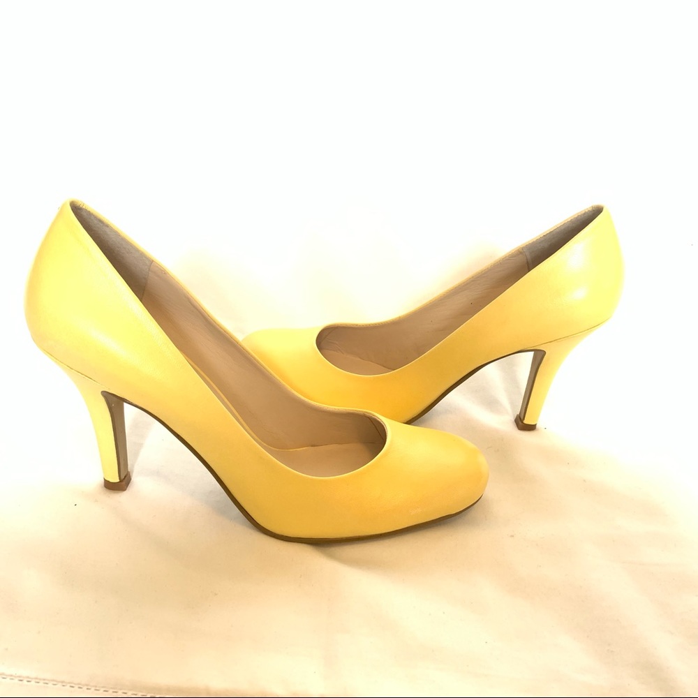 Nine West yellow pumps shoes heels 💛